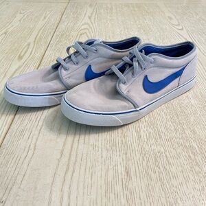 Mens Nike Toki Low Sneaker Shoes (Grey/Blue).